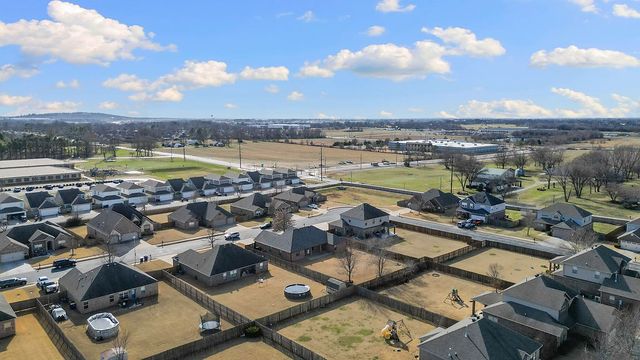 212 Sussex Avenue, Lowell, AR 72745