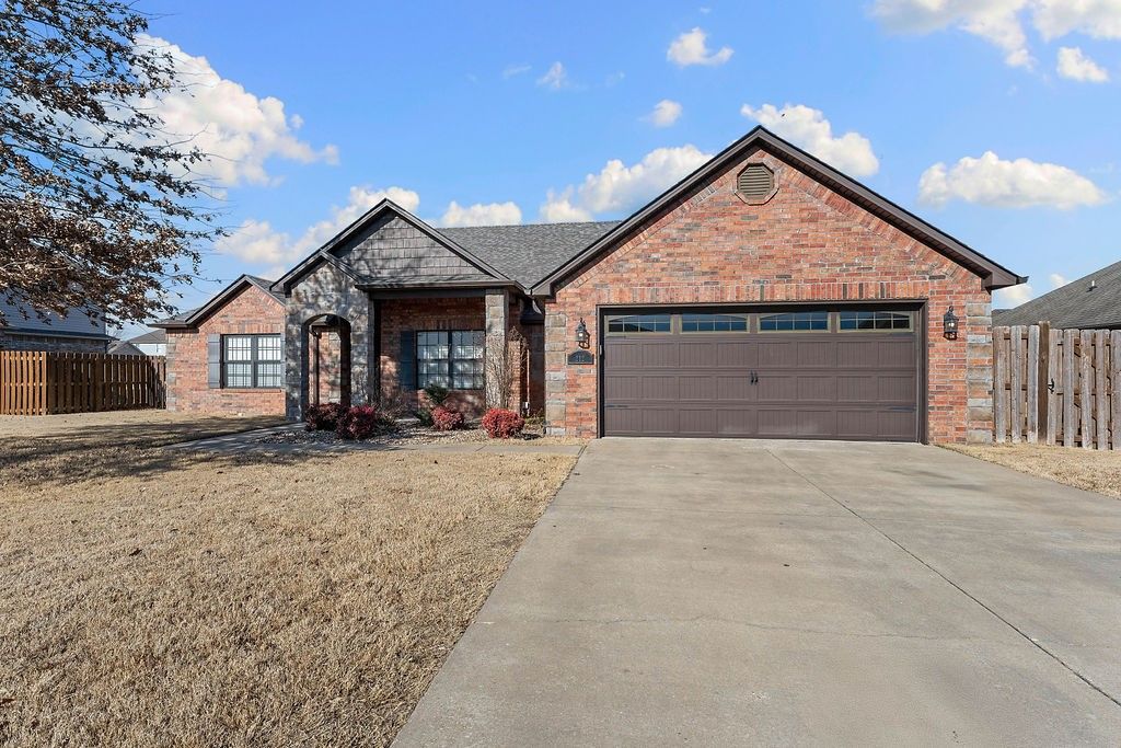 212 Sussex Avenue, Lowell, AR 72745