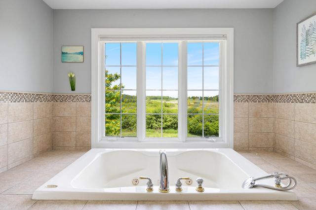803 Nowland Farm Road, South Burlington, VT 05403