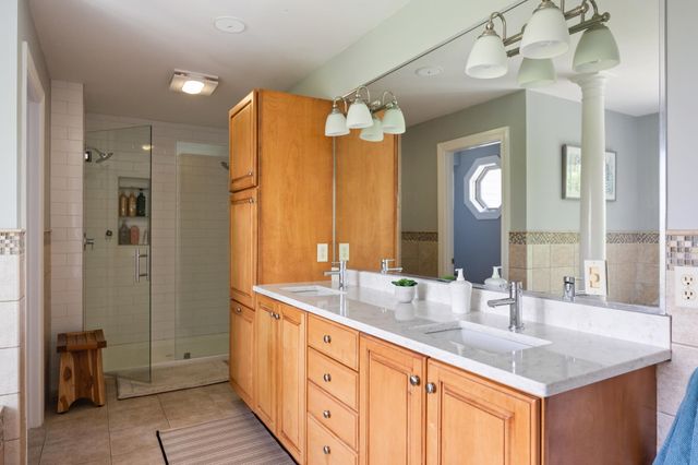 803 Nowland Farm Road, South Burlington, VT 05403