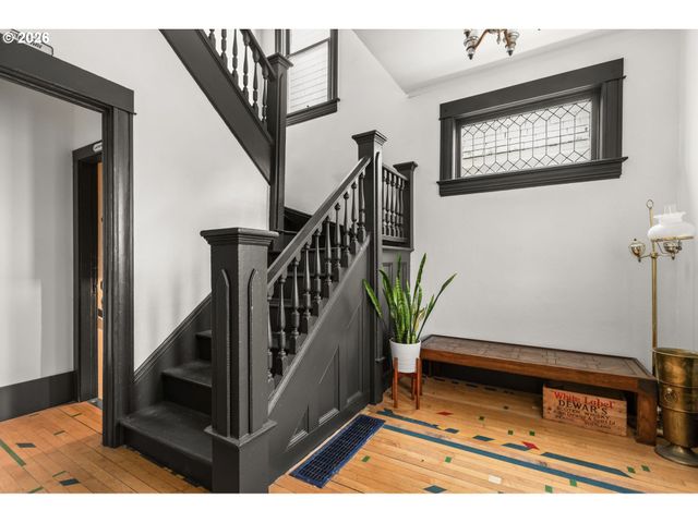 3632 Se BELMONT St, Portland, OR 97214