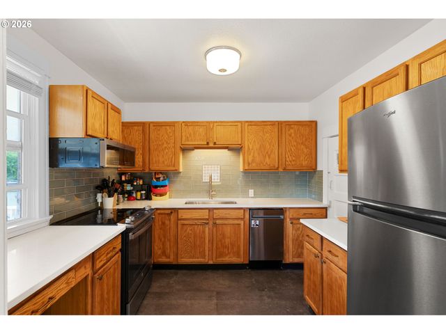 3632 Se BELMONT St, Portland, OR 97214