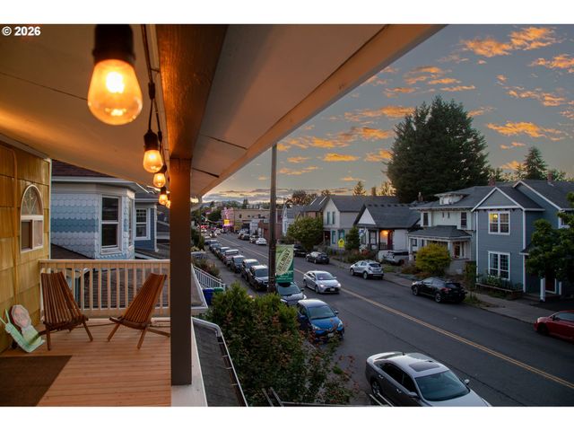 3632 Se BELMONT St, Portland, OR 97214