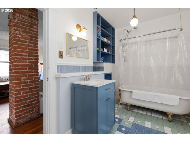 3632 Se BELMONT St, Portland, OR 97214
