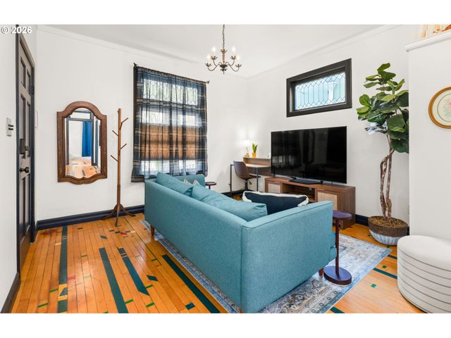 3632 Se BELMONT St, Portland, OR 97214