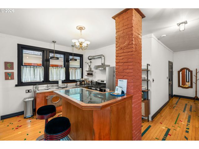3632 Se BELMONT St, Portland, OR 97214