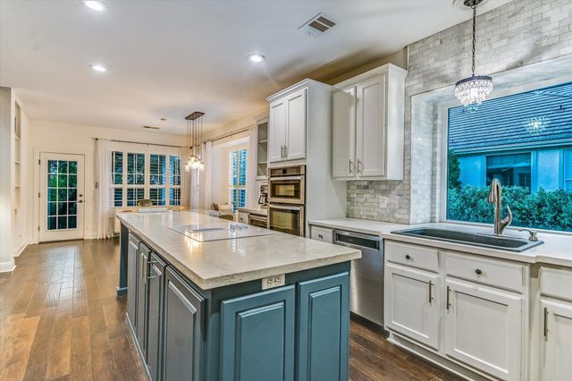 43 LOST MEADOW TRL, The Hills, TX 78738