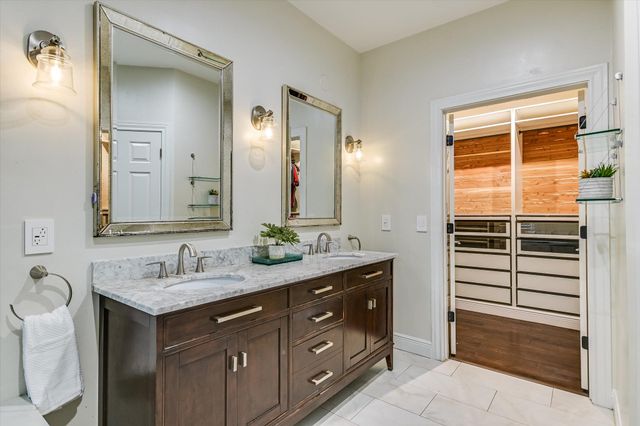 43 LOST MEADOW TRL, The Hills, TX 78738