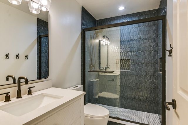 43 LOST MEADOW TRL, The Hills, TX 78738
