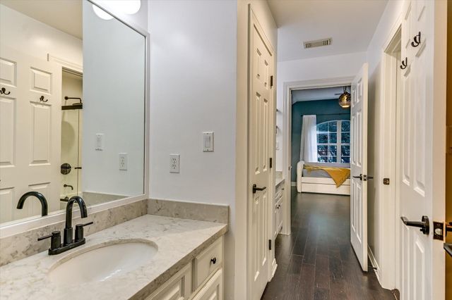 43 LOST MEADOW TRL, The Hills, TX 78738
