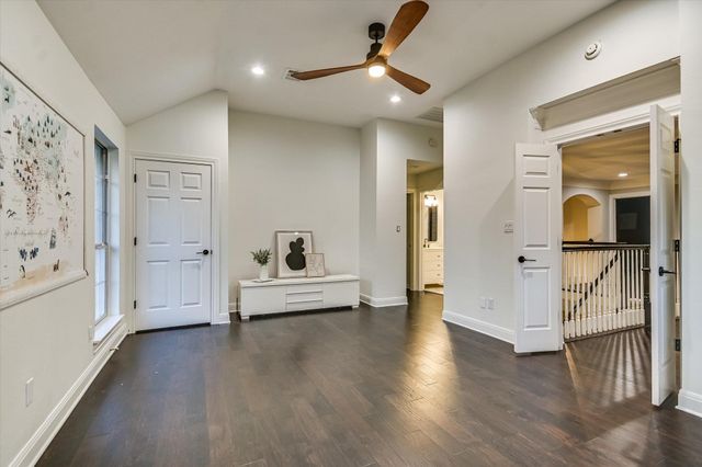 43 LOST MEADOW TRL, The Hills, TX 78738