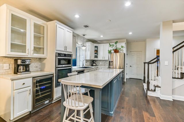 43 LOST MEADOW TRL, The Hills, TX 78738
