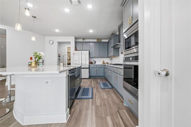 105 AUTUMN OAK WAY E, Georgetown, TX 78628
