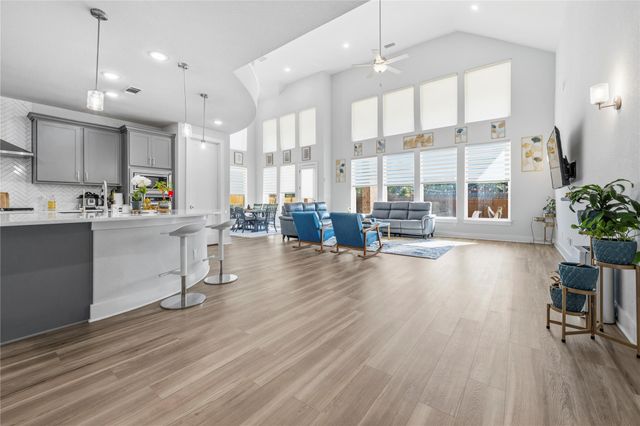 105 AUTUMN OAK WAY E, Georgetown, TX 78628