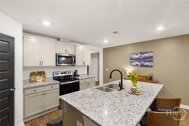 394 Coconut Drive, Bloomingdale, GA 31302