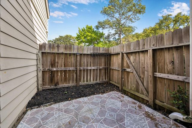 2100 Tanglewilde Street 702, Houston, TX 77063