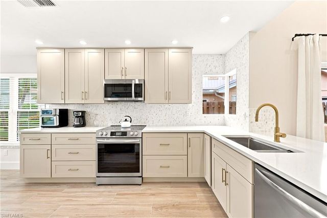 2604 Sailors WAY 120, Naples, FL 34109