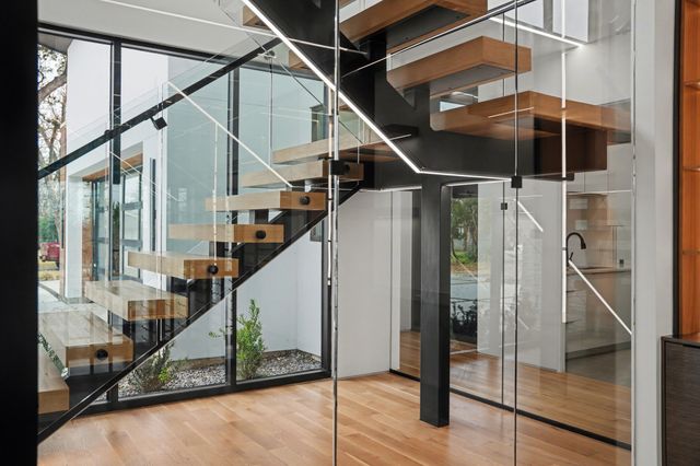 9457 Waterview Road, Dallas, TX 75218