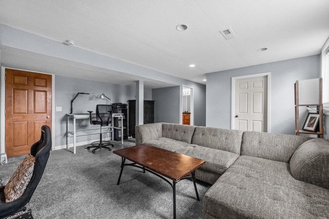307 Reeds DRIVE, West Bend, WI 53095