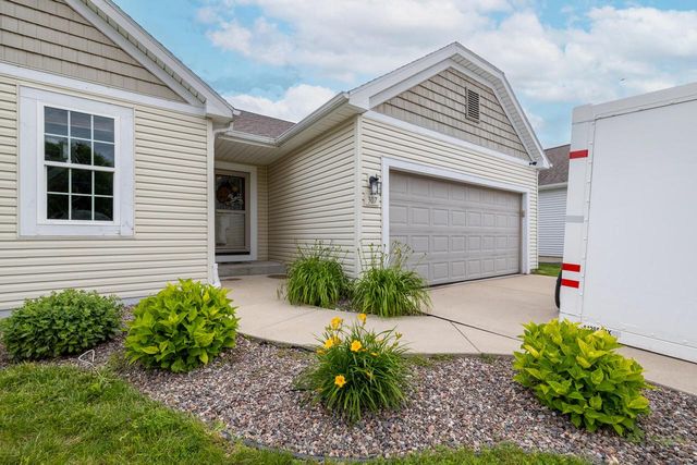 307 Reeds DRIVE, West Bend, WI 53095