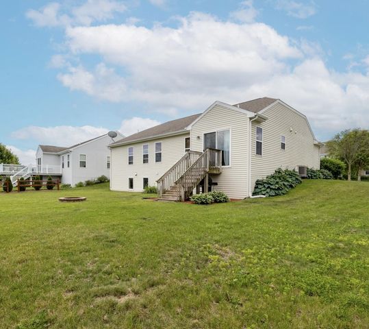 307 Reeds DRIVE, West Bend, WI 53095