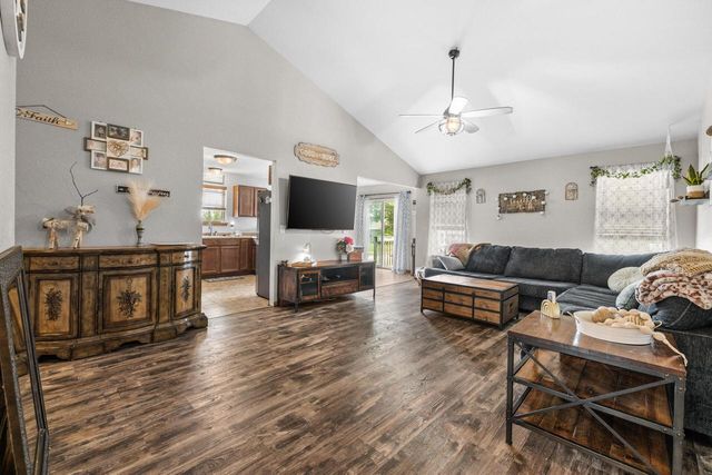 307 Reeds DRIVE, West Bend, WI 53095