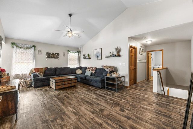 307 Reeds DRIVE, West Bend, WI 53095