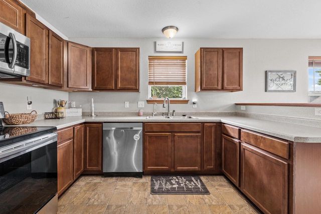 307 Reeds DRIVE, West Bend, WI 53095