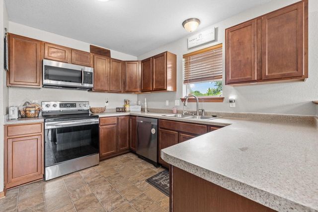 307 Reeds DRIVE, West Bend, WI 53095
