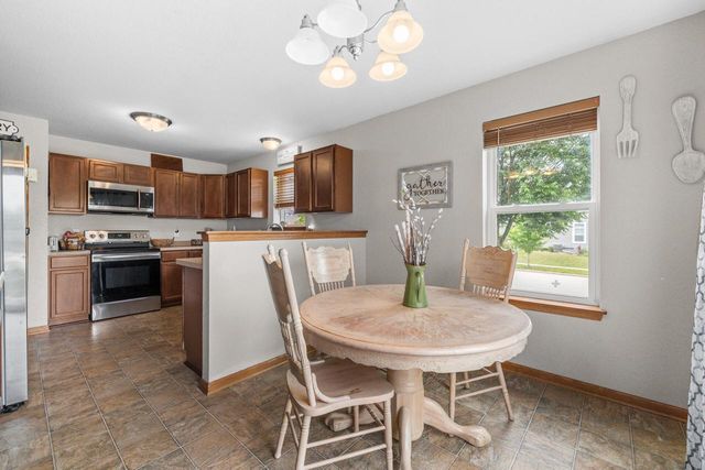 307 Reeds DRIVE, West Bend, WI 53095
