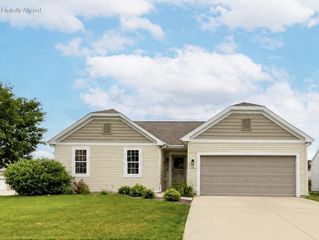 307 Reeds DRIVE, West Bend, WI 53095