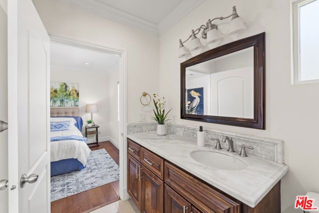 1114 S La Peer Drive, Los Angeles, CA 90035