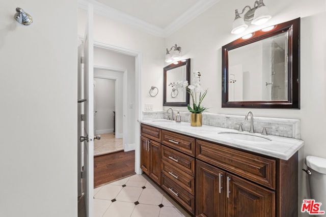 1114 S La Peer Drive, Los Angeles, CA 90035