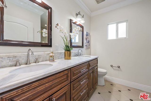 1114 S La Peer Drive, Los Angeles, CA 90035