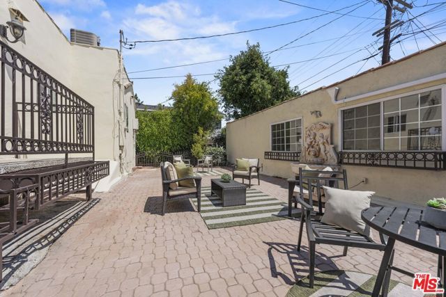 1114 S La Peer Drive, Los Angeles, CA 90035