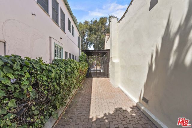 1114 S La Peer Drive, Los Angeles, CA 90035