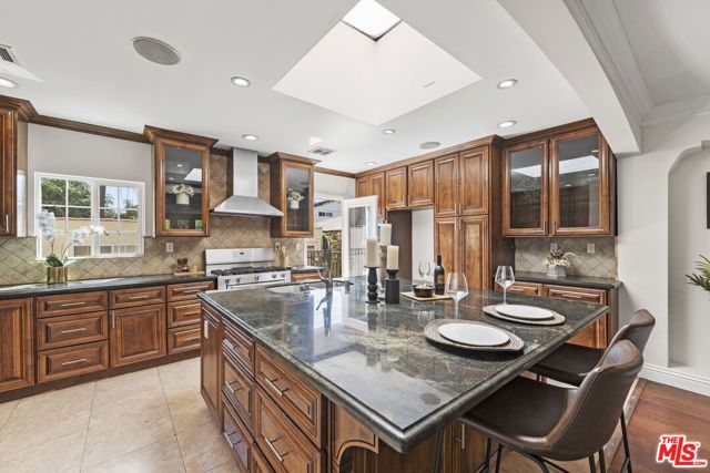 1114 S La Peer Drive, Los Angeles, CA 90035