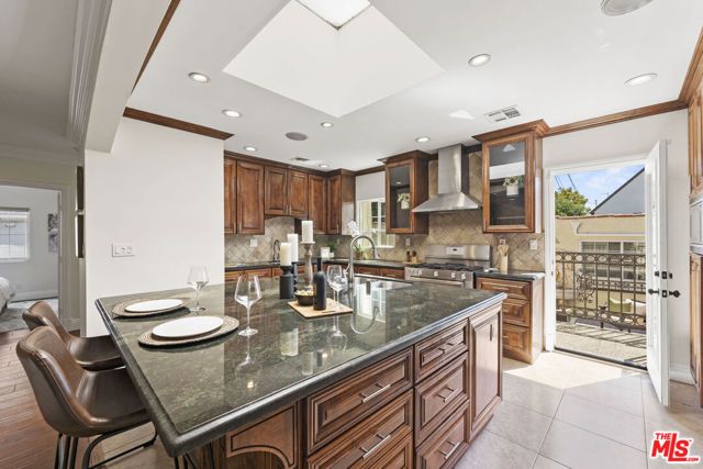 1114 S La Peer Drive, Los Angeles, CA 90035