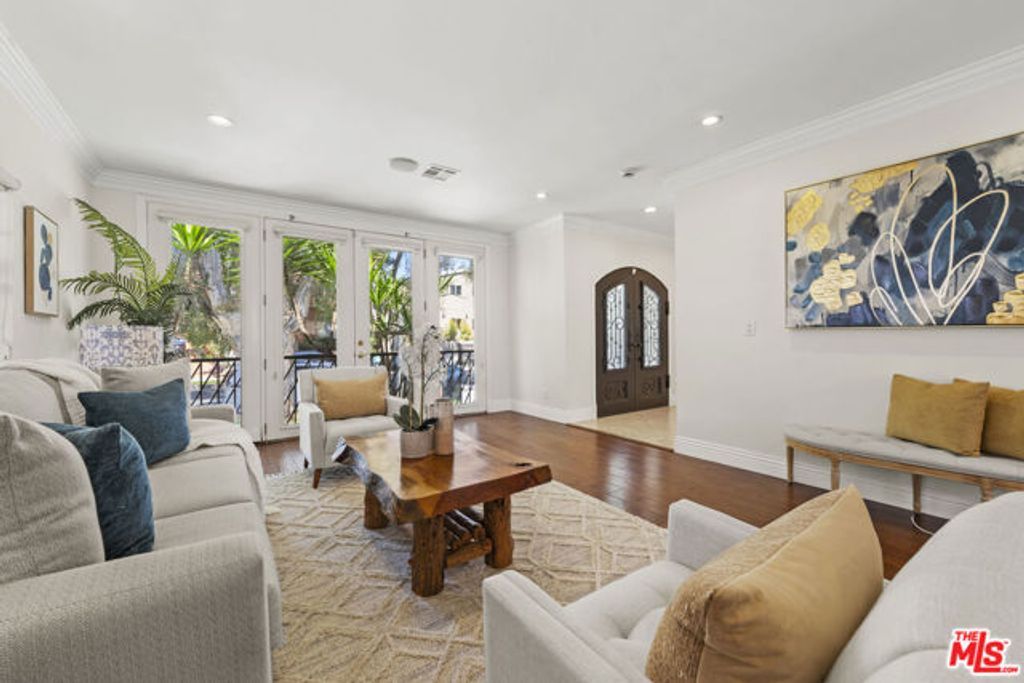 1114 S La Peer Drive, Los Angeles, CA 90035