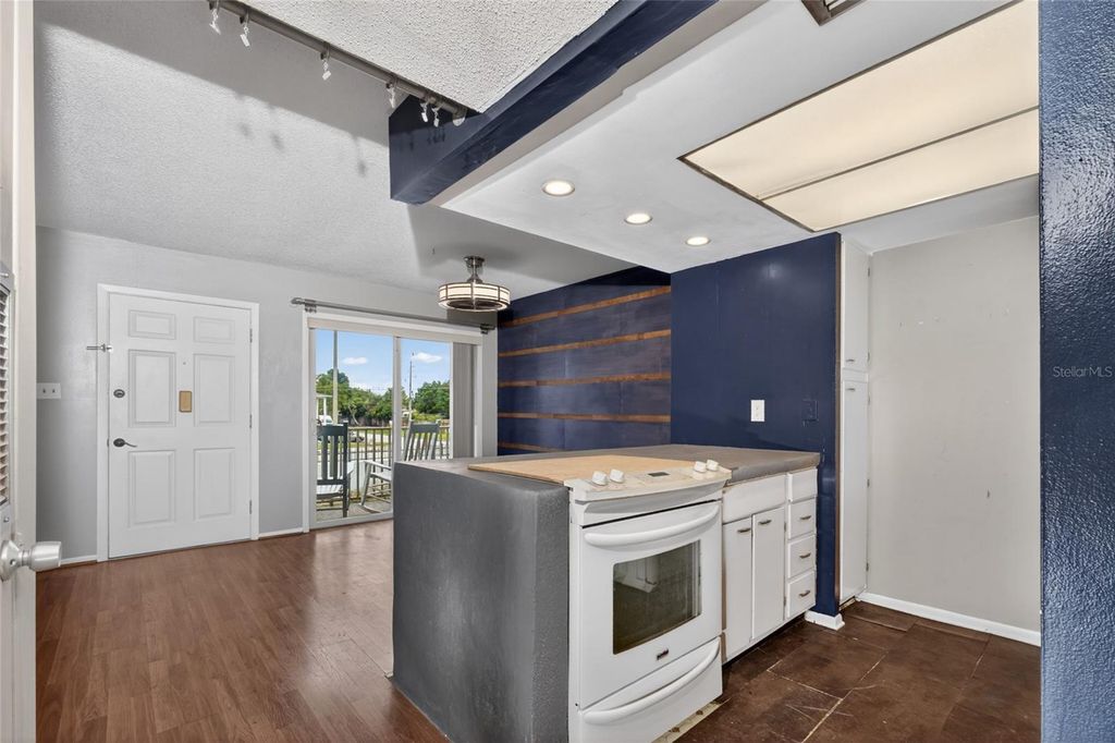 Image 11 of property listing at 1935 CONWAY ROAD L5, Orlando, FL 32812