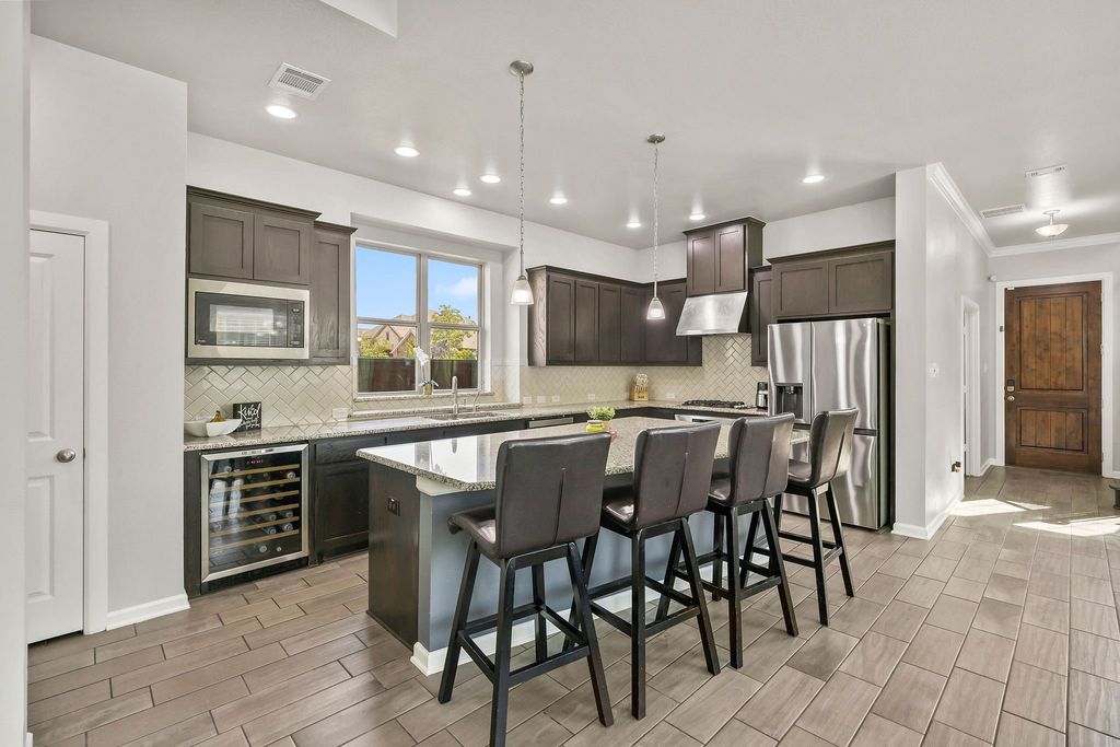 4208 Whispering Willow Way, Arlington, TX 76005