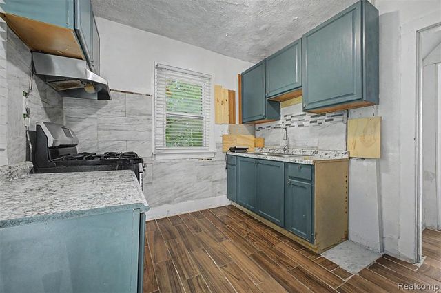 6539 Greenview Avenue, Detroit, MI 48228