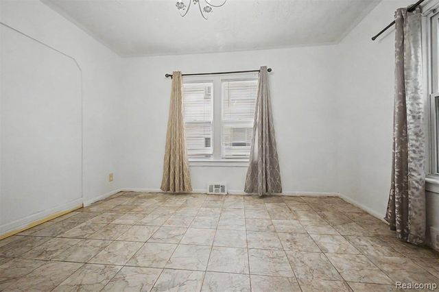 6539 Greenview Avenue, Detroit, MI 48228