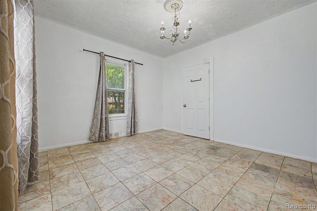 6539 Greenview Avenue, Detroit, MI 48228
