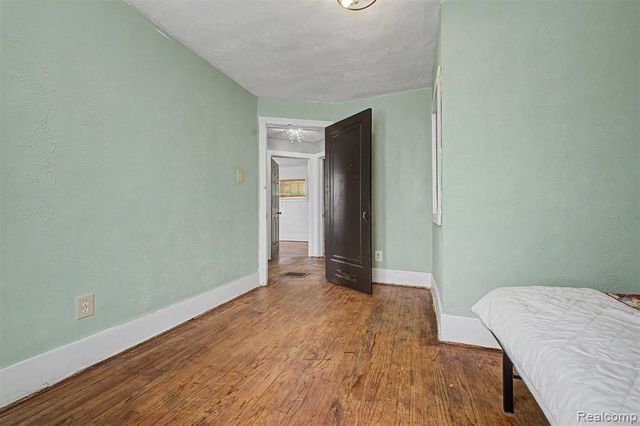 6539 Greenview Avenue, Detroit, MI 48228