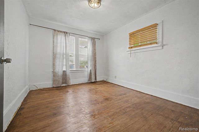 6539 Greenview Avenue, Detroit, MI 48228