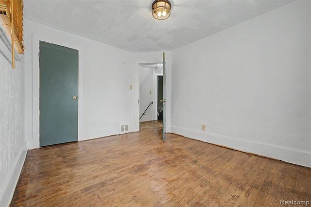 6539 Greenview Avenue, Detroit, MI 48228