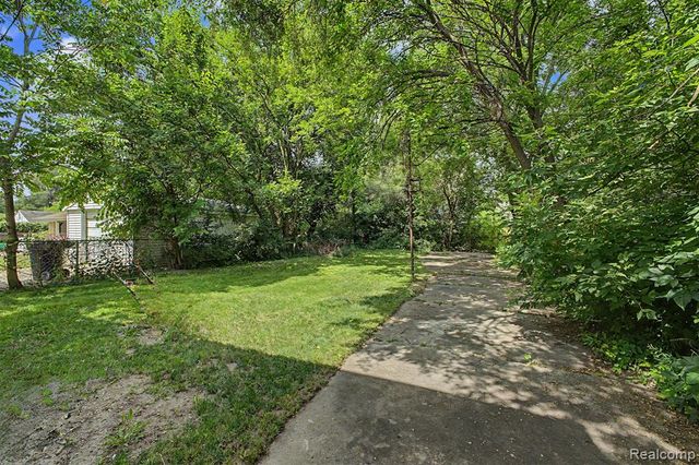 6539 Greenview Avenue, Detroit, MI 48228