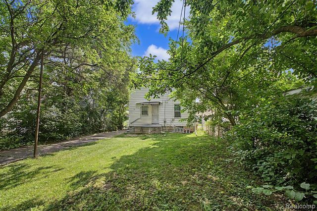 6539 Greenview Avenue, Detroit, MI 48228