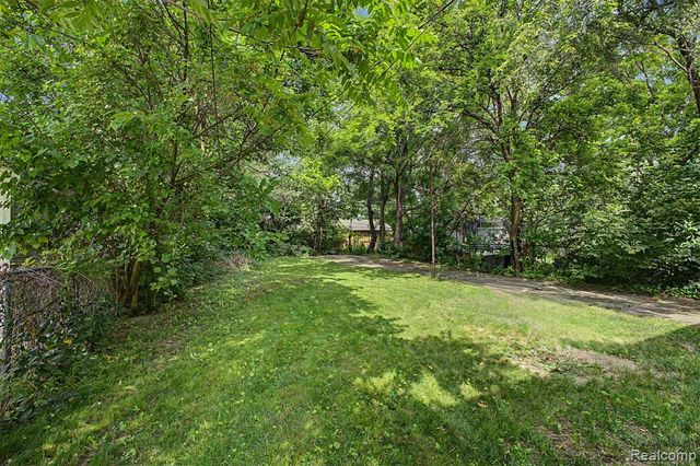 6539 Greenview Avenue, Detroit, MI 48228